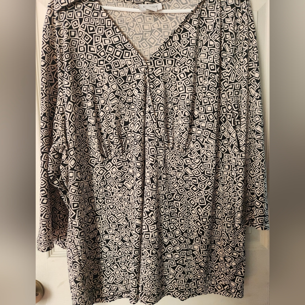 Avenue Black and Gray 3/4 Sleeve Relaxed Blouse